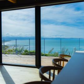 the SHIHACHI Luxury Oceanfront Stay with All-Inclusive Hokkaido Seafood, Sauna & Open-Air Goemon Bath، فندق في Mōrai