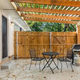 2bd 1bth Newly Renovated Home near Cowboys Stadium etc, hotel u gradu Arlington