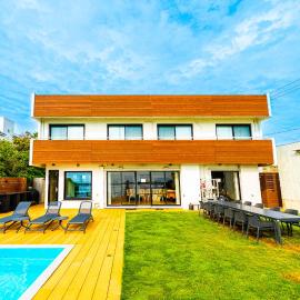 Moroisoso モロイソソウ 大型温水プール付 高級貸切ヴィラ BBQ＆プライベートビーチ, hotel a Miura