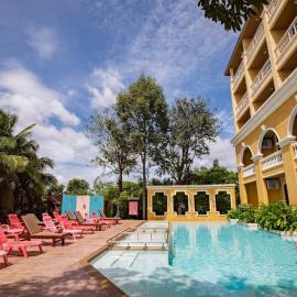 ROYAL PINEAPPLE HOTEL l a welcome to wealth and good fortune，喀比的飯店