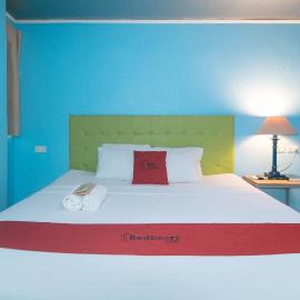 RedDoorz Plus at New Era Budget Hotel Near UCMed and Chong Hua Hospital Mandaue FORMER RedDoorz Plus New Era Budget Hotel Mandaue