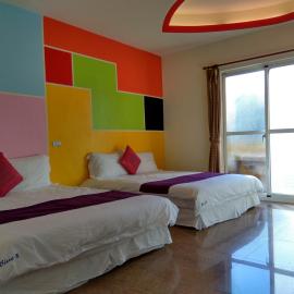 Blue% Hotel