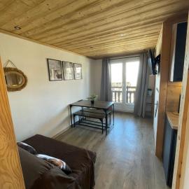 Risoul 1850 studio Résidence LesFlorins2 pour 4 pers avec accès direct sur les pistes, hotel di Risoul
