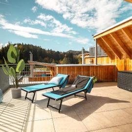 OpenSky Wörthersee Lodge, hotel in Pörtschach am Wörthersee