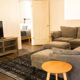Yosemite Cottage Retreat- Half Block to Downtown