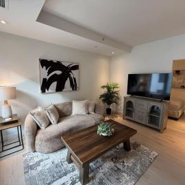 Bright warm & spacious 1 BR in North End Halifax, viešbutis mieste Halifaksas