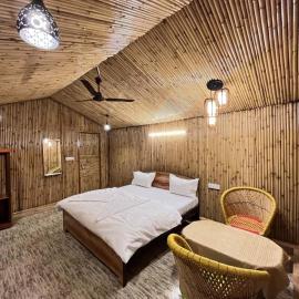 Radhika resort, hotel in Vrindāvan