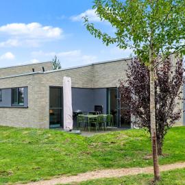 Holiday Home Strandnah 131 by Interhome, hotel i Lembruch