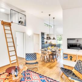 Holiday Home Freier Feldblick mit Hottub by Interhome, hotel i Lembruch