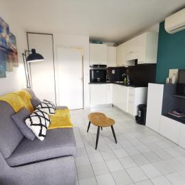 Studio Ciel d'Azur - Fréjus Plage - Tout à pied - Clim - WIFI - Parking - Etage élevé - Vue mer, hotel a Fréjus