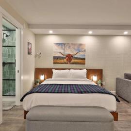Stylish Studio for 4 with EV Charger, Summer Pool & Shuttle Access, hotel sa Killington