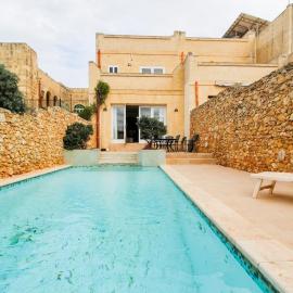 GĦARB - 4 Double Bedroom Farmhouse with Pool