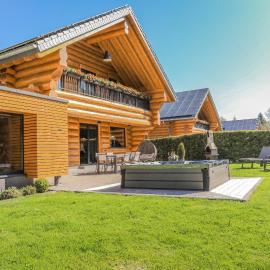 Ferienblockhaus Schwarzwald - Luxus Chalet mit Sauna & Whirlpool, hotell i Feldberg