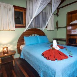 Treehouse Inn on the Beach, hotel i Sámara