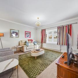 Nancy's 3 bedroom house near Heathrow Airport, Hotel in Hounslow