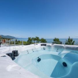 Mer et Mont 1223: Spa & River Views Near Le Massif