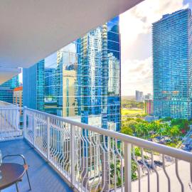 Bright & Modern Condo in Brickell w Pool Access