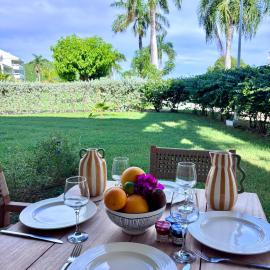 Gorgeous Blue Bay apt 1 min walk from beach perfect for families and couples