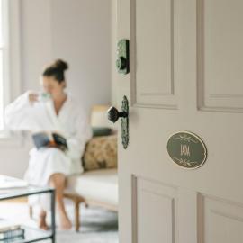 Guestroom in Old Town | Steps to Lake & Everything, hotel in Niagara-on-the-Lake
