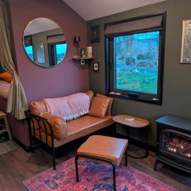Tranquil Off-Grid Cabin, hotel di Ballina