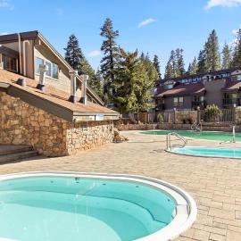 Chamonix #15 - Cozy Mtn Retreat with Fireplace, hotel in Mammoth Lakes