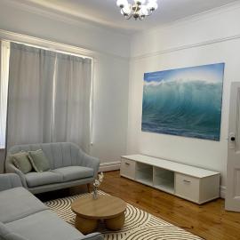 Glenelg Charmer - Metres to beach & CBD plus free parking, hotel u gradu Glenelg