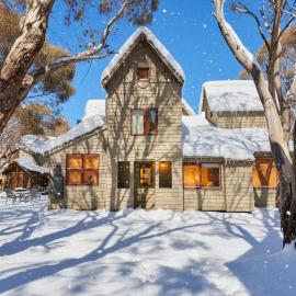 Silver Brumby Chalet alpine-getaways، فندق في دينر بلين