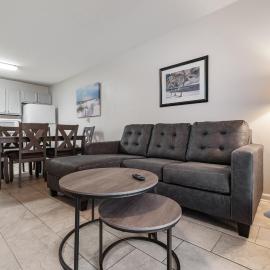 2BR King, Dog Friendly, 5 Beds, Yard Access, Private Patio, Near Beaches