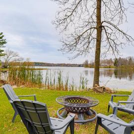 Fish, Swim & Explore! 2-Cabin Camp on Round Lake, hotel v destinácii Luck