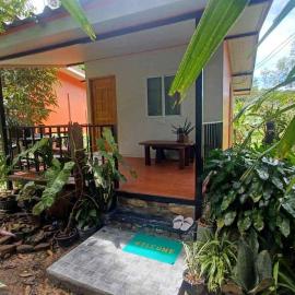 Chalee Guest House, hotel i Ban Khlong Mat