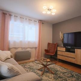 Maison neuve 4* au Mont Dore pour 6 personnes - FR-1-858-5, hotel in Mont-Dore