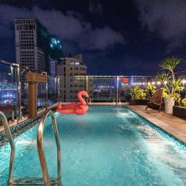 Euro Star Riverside Hotel، فندق في دا نانغ