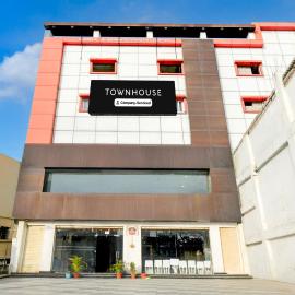 Townhouse Nagole RTO Office, hotel u gradu 'Upal'