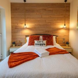 Big Studio,Two Beds with Garden Close to Center, Train, Hospital Long Booking Welcome