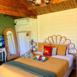 Blissful Wooden Haven Pet Friendly Near Parramatta, hotelli kohteessa Wentworthville
