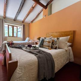 Casa Paqocha Ollantaytambo - Hotel & Garden - Hot Water & Shared Kitchen - Long Stays - Close to Train, hotel v destinácii Ollantaytambo