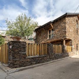 Casa Rural La Pizarrera de Prádena, hotel in Prádena de Atienza