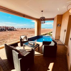 Ocean Gem - Exclusive 2BR, Balcony Pool, Beach, Surf & Views, hotel in Bouznika