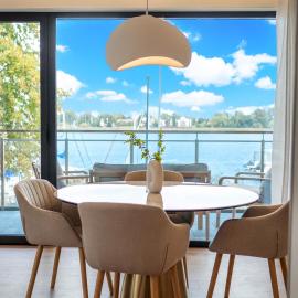 Marina Ostróda IV - super widok na jezioro, 10 m do wody, taras i balkon, winda, klima, garaż, hotel in Ostróda