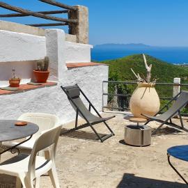Maison de charme avec Terrasse vue sur mer, מלון בRogliano