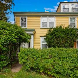 Cozy 2 bedroom home in downtown St Johns: St. John's şehrinde bir otel
