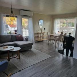 House with terrace and a big garden in centrum of Lyngseidet, hotell sihtkohas Lyngseidet