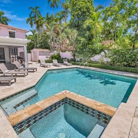 Stunning Tropical Getaway Steps To The Beach with Pool, hotel in Hollywood