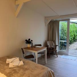 Cozy tiny house close to Schiphol Ams Airport, hotel di Rijsenhout