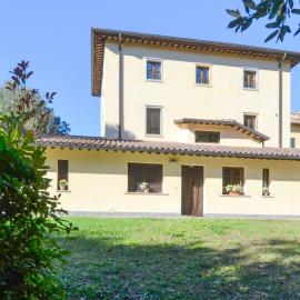 Lovely Apartment In Citerna With Wifi، فندق في Citerna