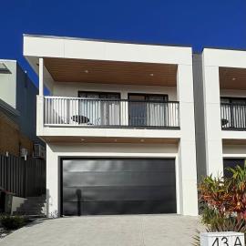 Surfside Retreat-Stylish Escape