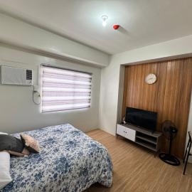 Mels Place at Tulip Garden Condominium Southwoods、Biñanのホテル
