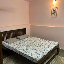 Sujata Homestay, hotell i Queula