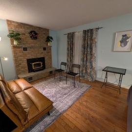 Cozy Belleville Retreat Near DT & Waterfront، فندق في بيلفيل
