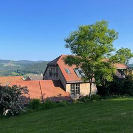 Residenz Dabo Panorama in den Vogesen, 5 Zimmer, modern und großzügig, 2 Balkons, Terrasse, Garten, Hotel in Haselbourg